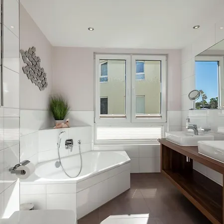 Meeresblick Fewo: Beachfront Balcony With Ahoi Access Lejlighed Goehren (Ruegen)